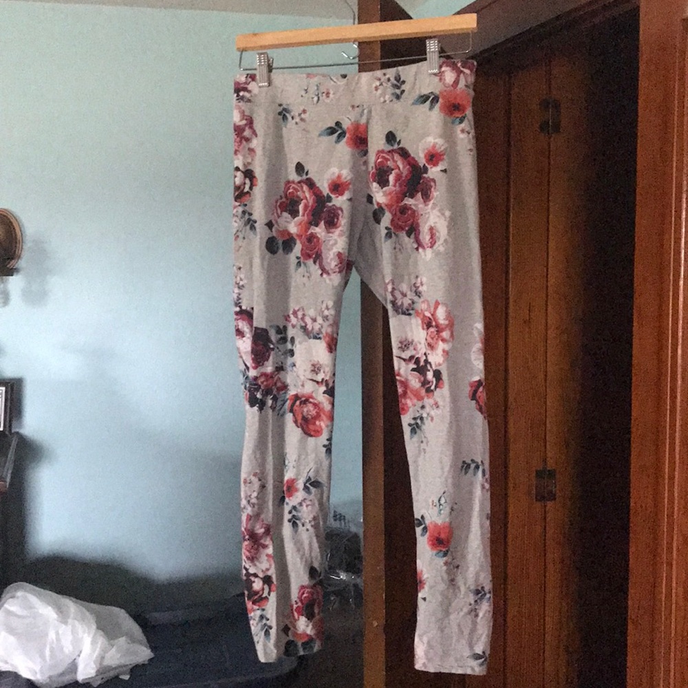 ‼️American Eagle floral leggings‼️